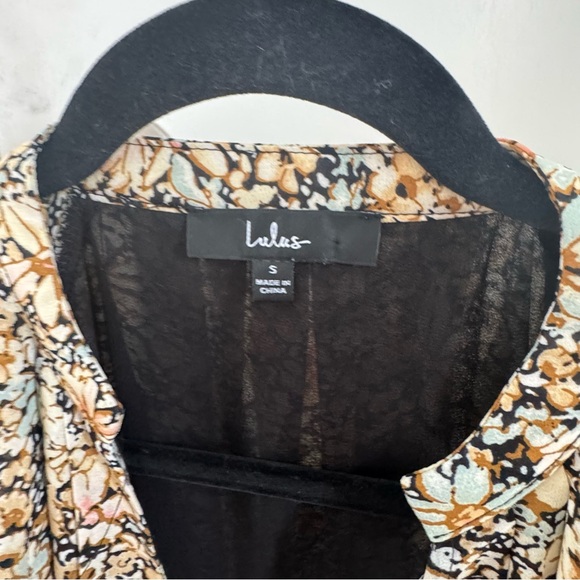 Lulu’s Floral Print Balloon Sleeve Blouse - Picture 4 of 5